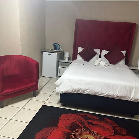 Super Classic Guest House Преторія Екстер'єр фото
